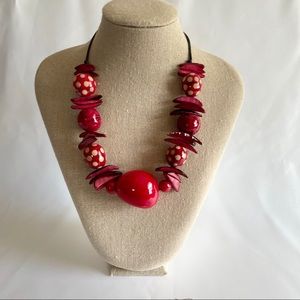 Beautiful necklace and earrings made by hand in Tagua.